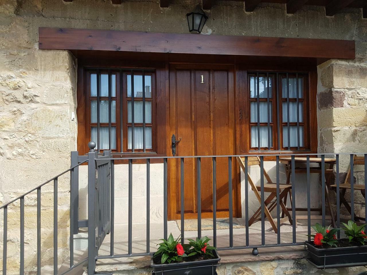 Apartamentos Llave De Santillana Santillana del Mar Exterior photo